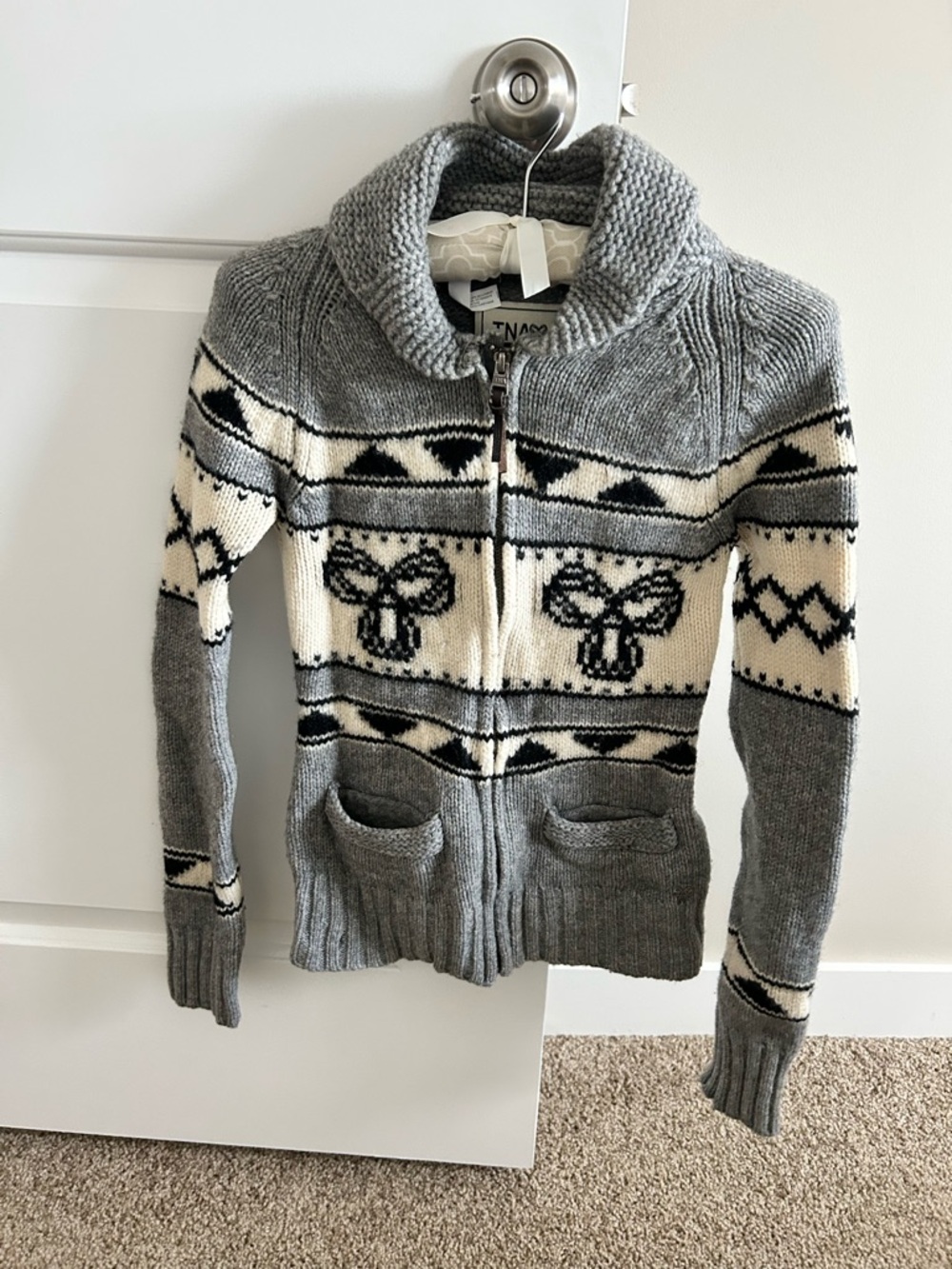 Aritzia Grey and Cream Zip Front Patterned Knit Cardigan